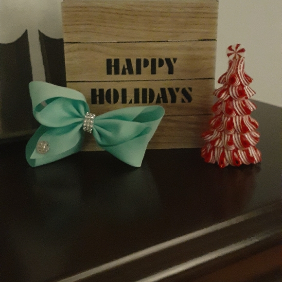 Hey, I am selling Jojo Siwa bows. - Picture 1 of 1